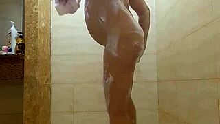 Regina Noir naked shower voyeur oils big pussy