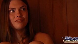 Junge 18+ in Sauna reitet alten Schwanz, bläst tief und schluckt Sperma