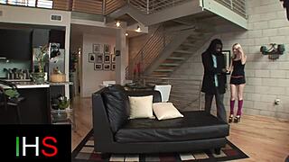 Nézd ezt a geil szőkét afrikai nagy fasszal análban