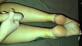 hot stepmom offers foot fetish play with big ass tease 😘👣