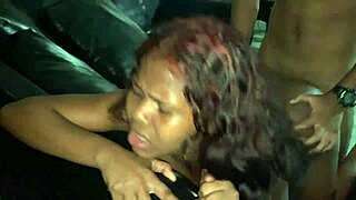 Kolumbianische Schönheit in Dessous doggy hart durchgepumpt