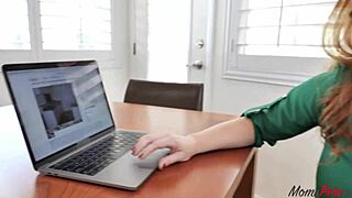 Stepmom's sultry stares got stepson hooked already 🔥😏🍆