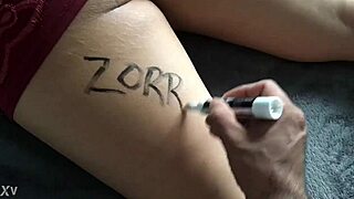 la sexy roxy muestra sus nalgas y piernas calientes