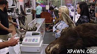 amateur babe sucks cock then gets wet pussy fucked