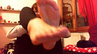 Curvy Italian Milf Masturbates Sweaty Feet Post-Yoga