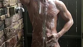 shower time with this muscular big cock bodybuilder 😍💦🍆