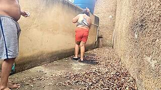 madrasta fudida no quintal com pauzudo pros vizinhos