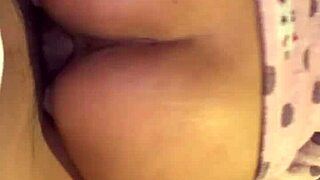 mi esposa me da unos sentones caseros calientes antes de dormir tan rica