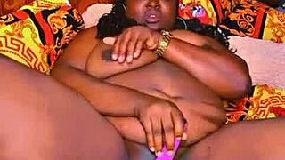 sundaydogood614 shaves pussy smooth in retro lesbian homemade clip?