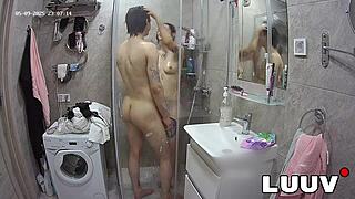 webcam couple flashes shaved pussies in steamy shower