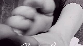 barefoot amateur teases with her sexy feet fetish close-up