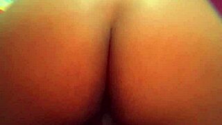 ¡PUTA VECINA LE DA NALGAS A AMANTE HASTA SACAR LECHE!