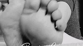 barefoot amateur teases with her sexy feet fetish close-up