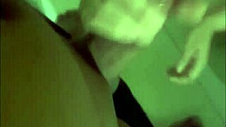 me encanta gozarme las tetas grandes y jugosas de mi prima latina