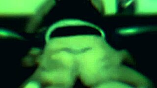 ¡PUTA VECINA LE DA NALGAS A AMANTE HASTA SACAR LECHE!