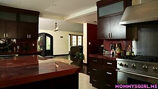 Hot Babe Scarlett Fever Licks Pussy From Big Tits Milf Syren De Mer After Kissing!