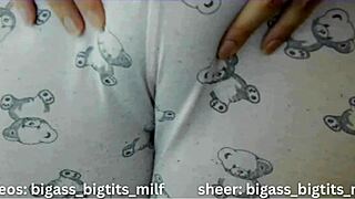 curvy arab milf in pajamas fingers huge ass and clit to wet orgasm