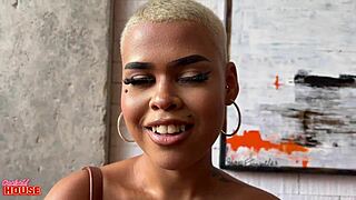 essa gata adora trepar e o corno namorado filma tudo