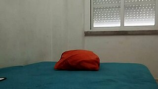 GUY RAMS BIG DICK IN TRAVELING GIRLFRIEND'S BED!