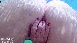 whoa bbw underwater solo, extreme close-up shaved pussy masturbation gets so wet! 💦🌊