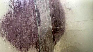 Eu Ganhei Gorjeta Só Pra Espiar Ela Tomar Banho