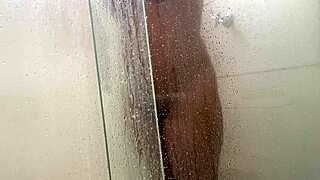 Eu Ganhei Gorjeta Só Pra Espiar Ela Tomar Banho