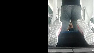 flaca rica bends over in gym leggings for doggystyle pounding