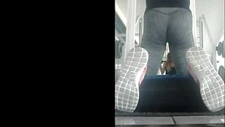 flaca rica bends over in gym leggings for doggystyle pounding