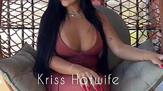 hey sluts, flashing my big pussy lips poolside for you 😘