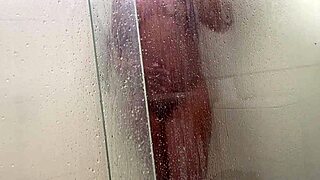 Eu Ganhei Gorjeta Só Pra Espiar Ela Tomar Banho