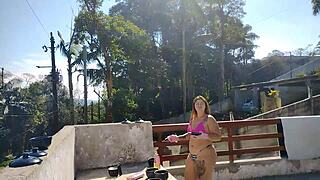 Pedreiro Jerks Off And Cums On Putinha By Pool!