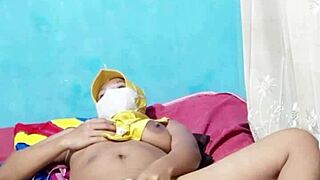 gadis hijab from indomaret fingers her hairy pussy before work