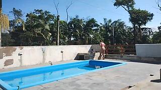 Pedreiro Jerks Off And Cums On Putinha By Pool!