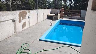 Pedreiro Jerks Off And Cums On Putinha By Pool!