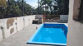 Pedreiro Jerks Off And Cums On Putinha By Pool!