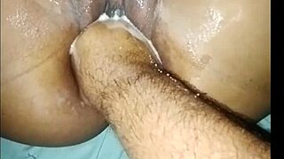 fisting my huge hole 😩💦 who's next??