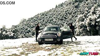 follando stranger on road doggystyle then missionary cum swallow!