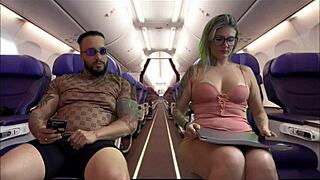 mulher started masturbating right there on the plane i jerked off watching her wet pussy