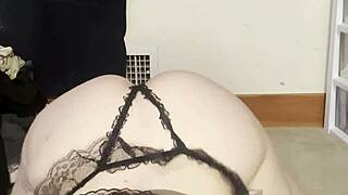 i love shaking my huge goth teen fat ass just for you! 🍑😈