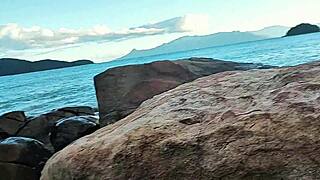 gostosa gozada walking after public beach pounding
