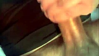 hey handsome stud cum hard while i tease your muscles 💦😏