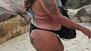 gostosa gozada walking after public beach pounding