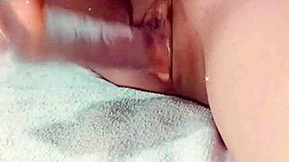 Prometí no follar a la novia de mi amigo pero me manda videos dildo squirt!