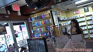 Teen gulps down that huge black cock at gloryhole 😈🍆💦