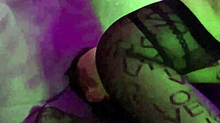 Mistress Sofi facesits in nylon while reading