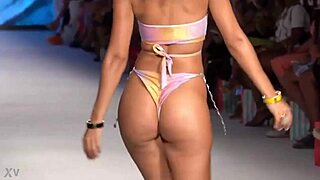 oh wow this rica cola looks so damn fine in that tight bikini shaking all over the place ugh