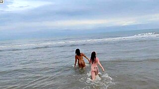 trepando com duas e bontando pra mamar meu gozo