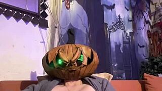 Halloween rey calabaza gets playfully shy 🎃😈