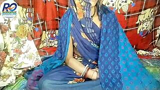 Desi Rashi aunty lifts saree fingers pussy in hospital Hindi audio