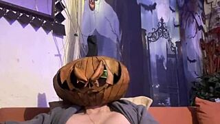 Halloween rey calabaza gets playfully shy 🎃😈